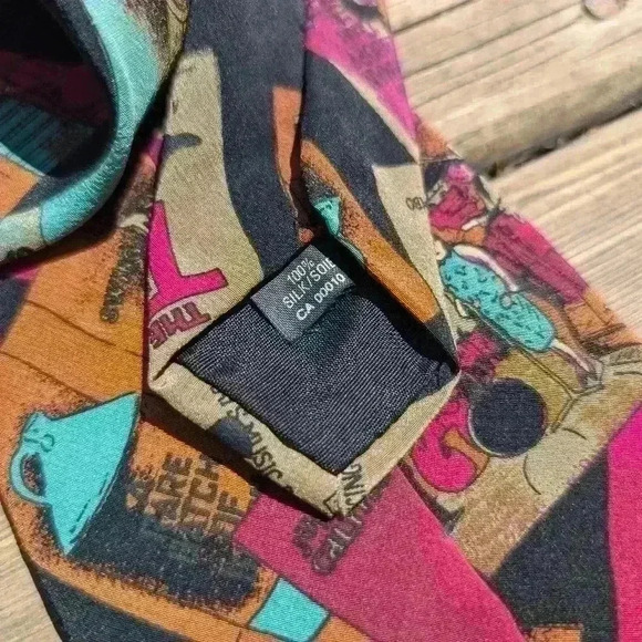 Vintage 1970s  Eaton silk tie with old records LP design - Picture 8 of 10